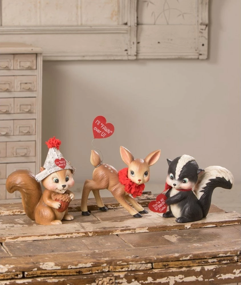 Bethany Lowe Stinkin' Cute Skunk Figurine 4 Bethany Lowe Stinkin' Cute Skunk Figurine